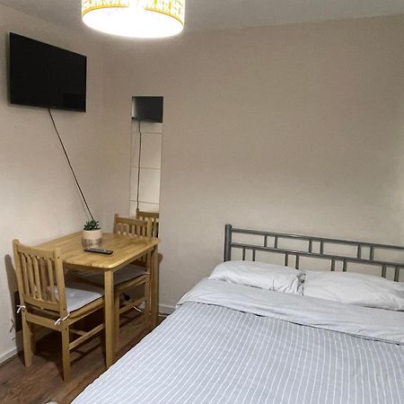 Comfortable Double Room London Bagian luar foto
