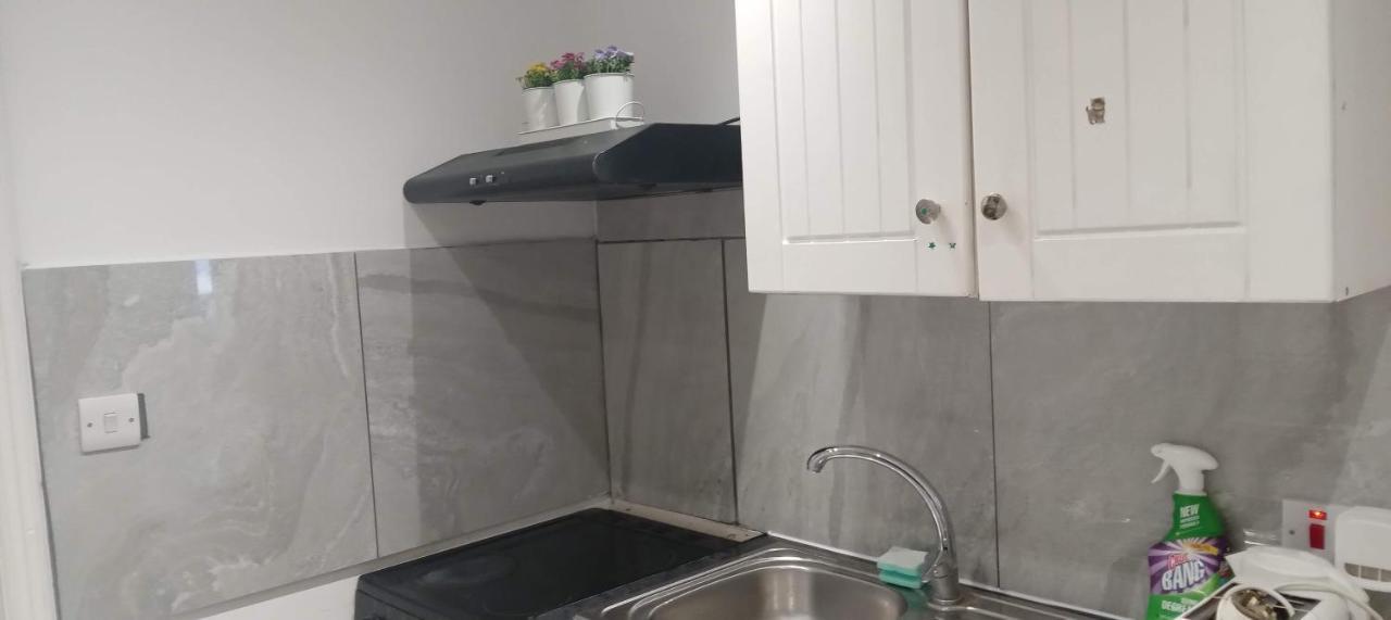 Comfortable Double Room London Bagian luar foto