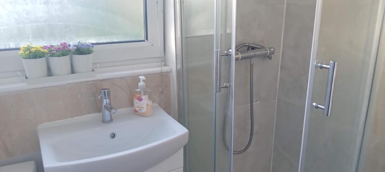 Comfortable Double Room London Bagian luar foto